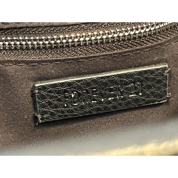 Forever 21 Black quilted Faux Leather shoulder Tote bag Goth Rock Excellent - Picture 8 of 8